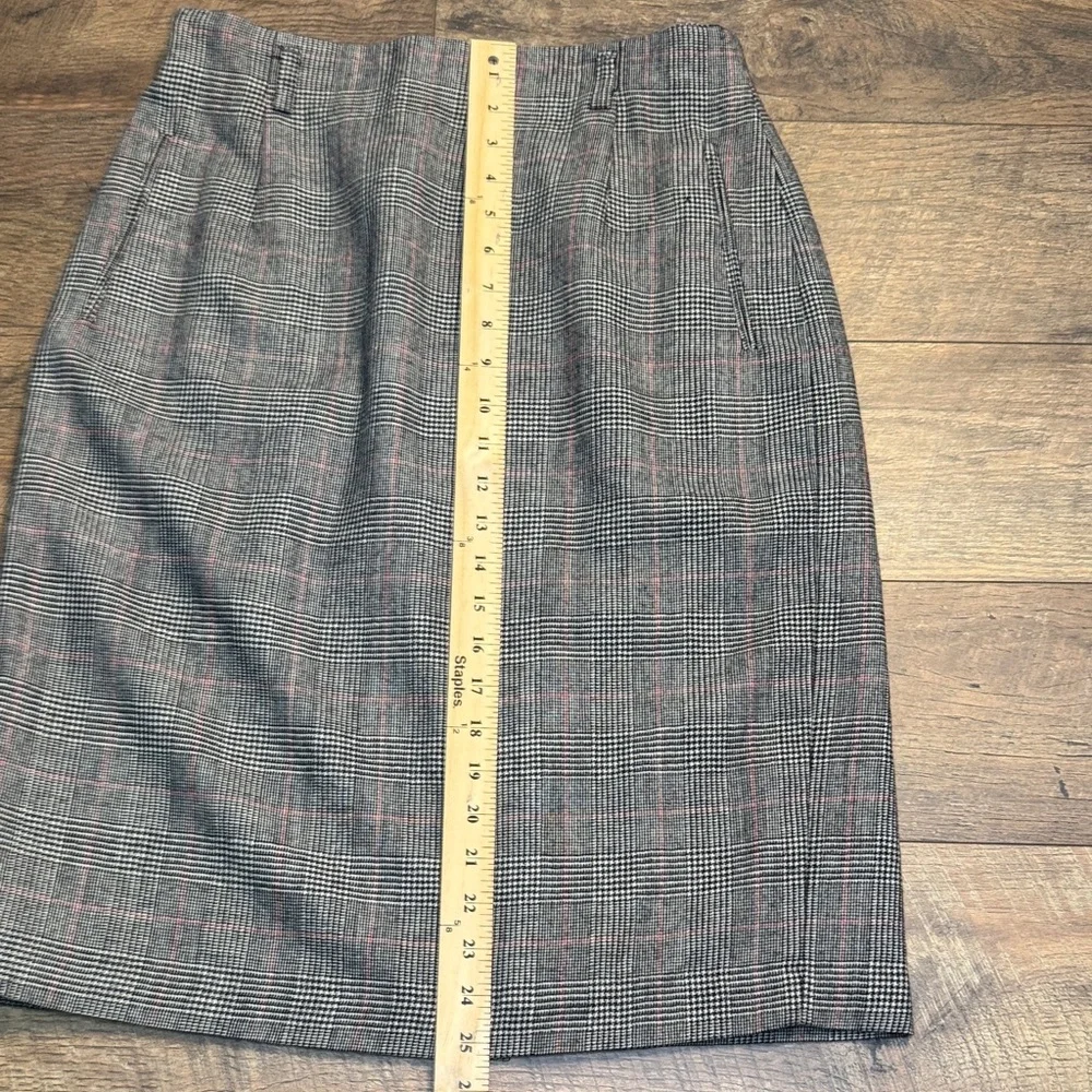 Vintage 90s Pencil skirt in Black, White and‎ Pink. Size 12